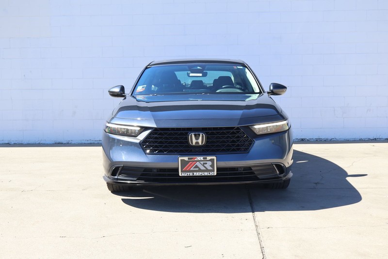 Honda Accord Hybrid Vehicle Full-screen Gallery Image 02