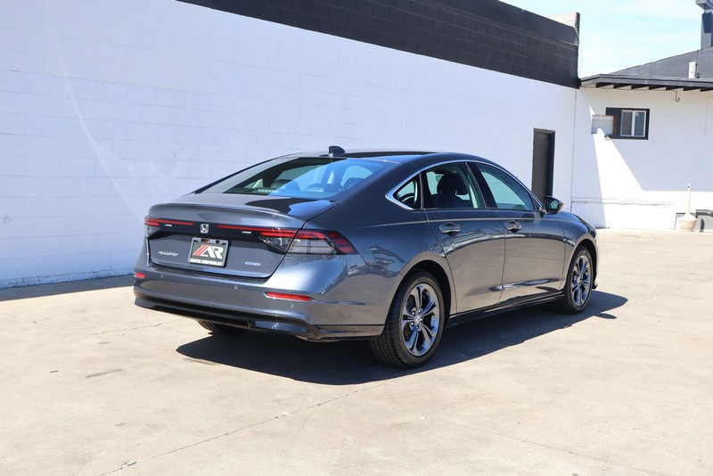 Honda Accord Hybrid Vehicle Full-screen Gallery Image 05