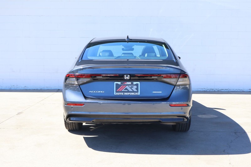 Honda Accord Hybrid Vehicle Full-screen Gallery Image 06