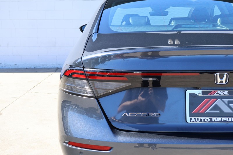 Honda Accord Hybrid Vehicle Full-screen Gallery Image 07