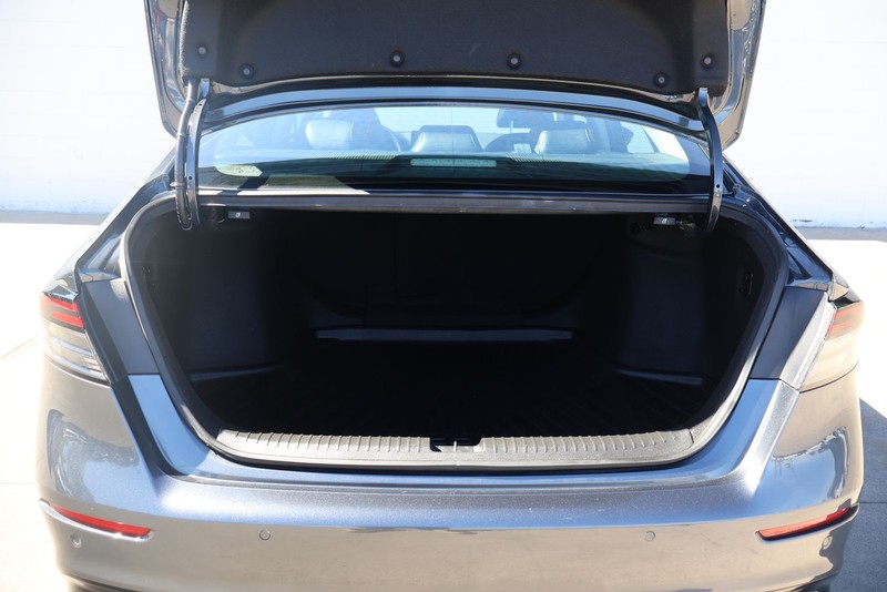 Honda Accord Hybrid Vehicle Full-screen Gallery Image 08