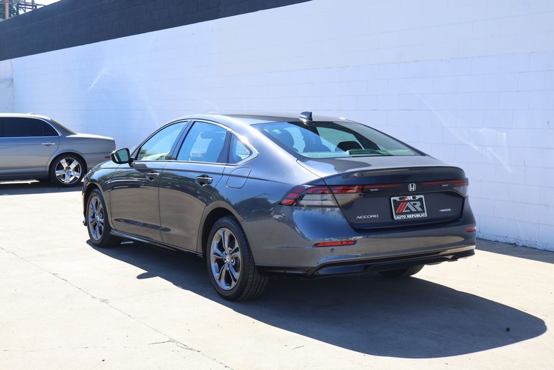 Honda Accord Hybrid Vehicle Full-screen Gallery Image 09