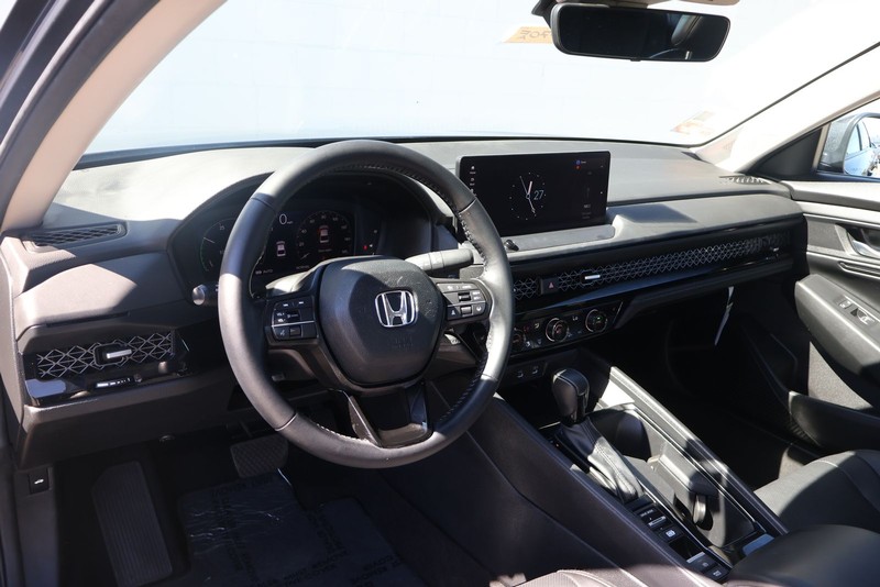 Honda Accord Hybrid Vehicle Full-screen Gallery Image 16