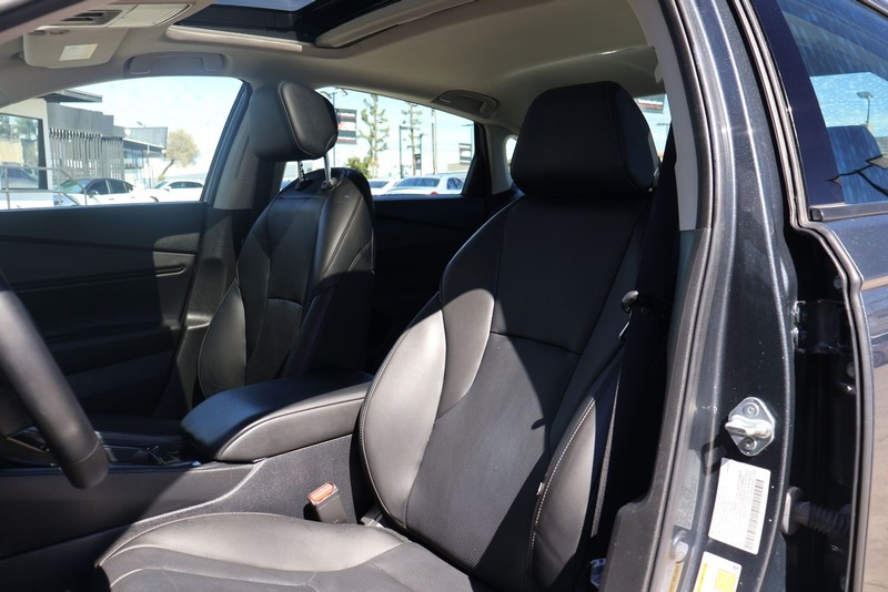 Honda Accord Hybrid Vehicle Full-screen Gallery Image 17