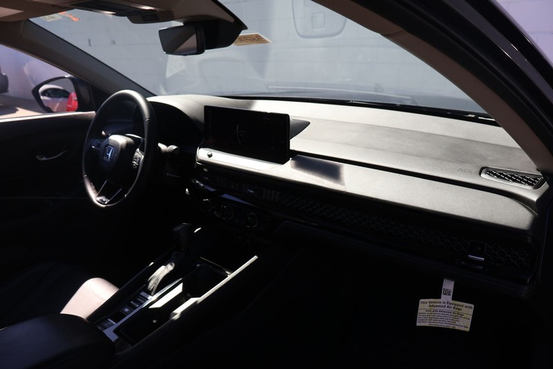 Honda Accord Hybrid Vehicle Full-screen Gallery Image 19