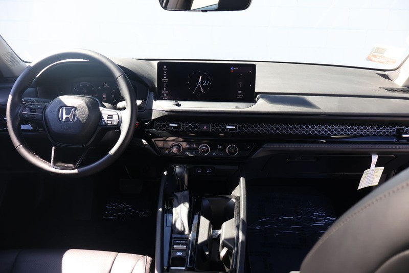 Honda Accord Hybrid Vehicle Full-screen Gallery Image 23