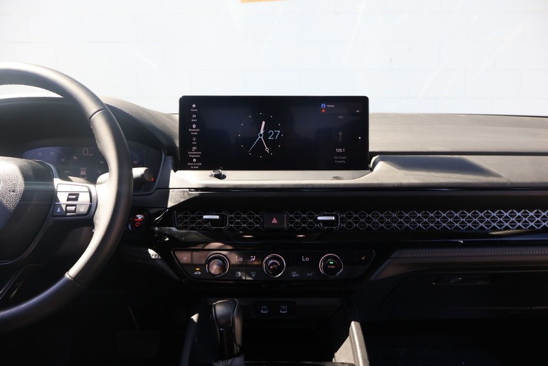 Honda Accord Hybrid Vehicle Full-screen Gallery Image 28