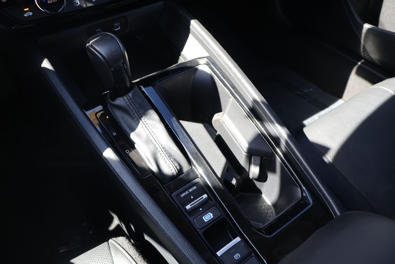 Honda Accord Hybrid Vehicle Full-screen Gallery Image 32