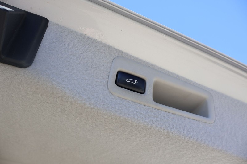 Lexus RX 350 Vehicle Full-screen Gallery Image 09