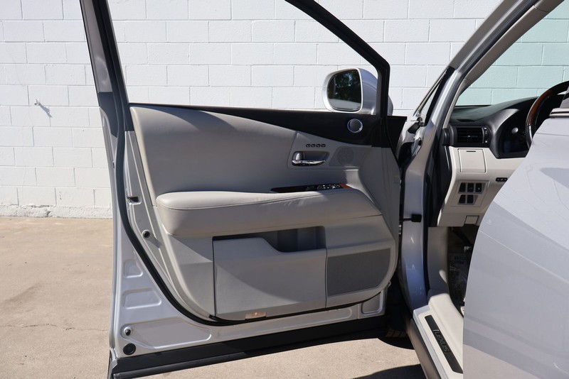 Lexus RX 350 Vehicle Full-screen Gallery Image 15