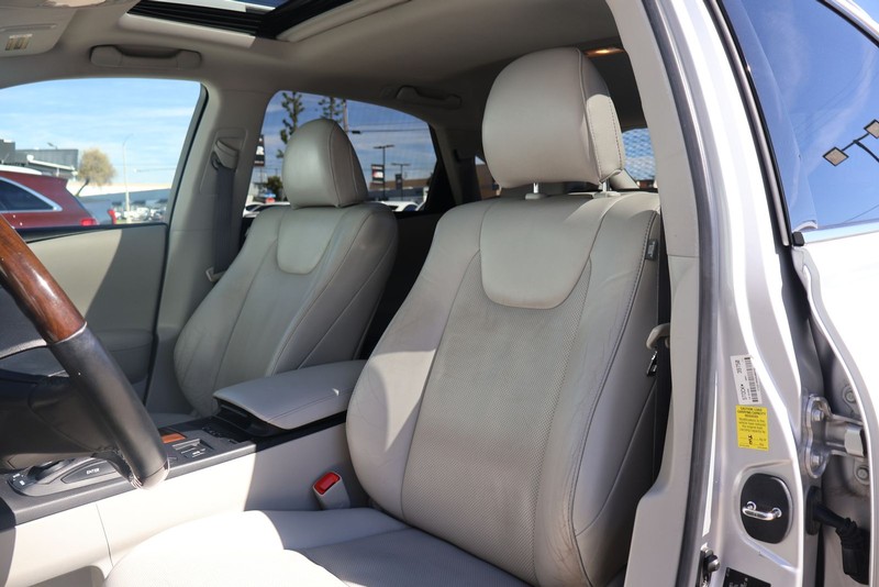 Lexus RX 350 Vehicle Full-screen Gallery Image 18