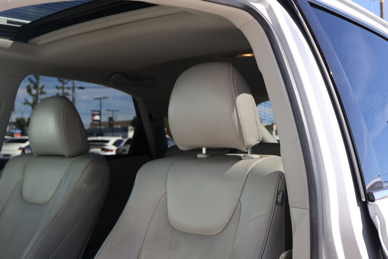 Lexus RX 350 Vehicle Full-screen Gallery Image 19