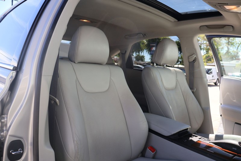 Lexus RX 350 Vehicle Full-screen Gallery Image 21