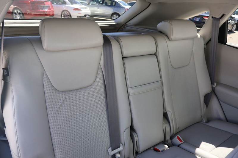 Lexus RX 350 Vehicle Full-screen Gallery Image 22