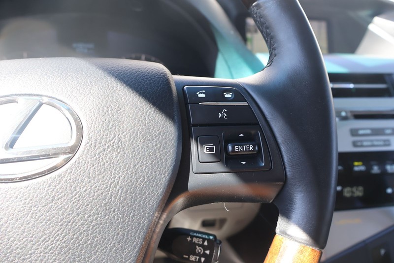 Lexus RX 350 Vehicle Full-screen Gallery Image 27