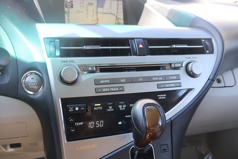 Lexus RX 350 Vehicle Full-screen Gallery Image 32