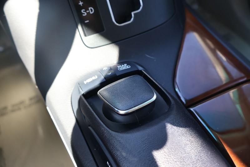 Lexus RX 350 Vehicle Full-screen Gallery Image 34