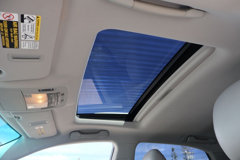 Lexus RX 350 Vehicle Full-screen Gallery Image 37