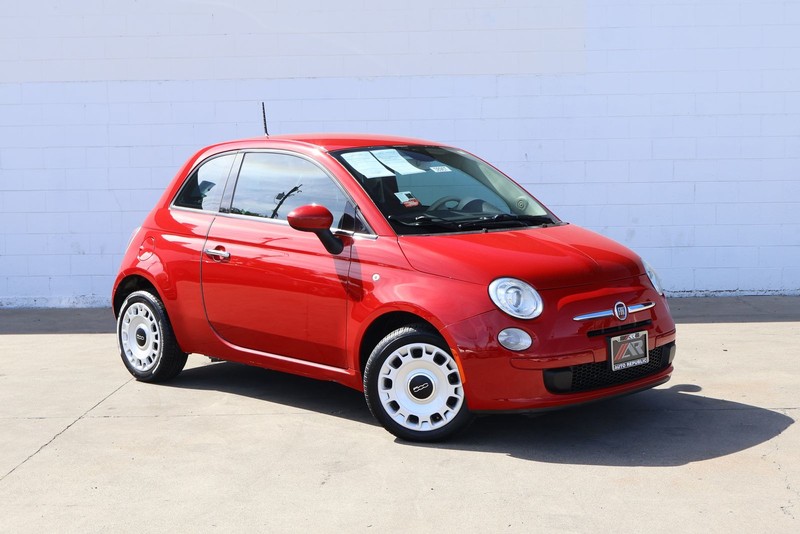 FIAT 500 Vehicle Full-screen Gallery Image 01