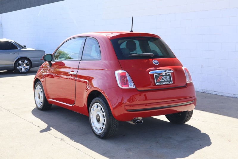 FIAT 500 Vehicle Full-screen Gallery Image 09