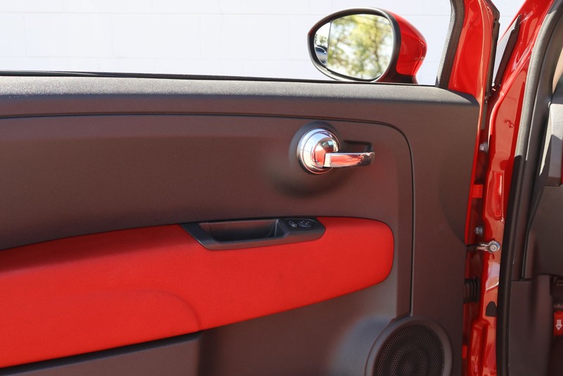 FIAT 500 Vehicle Full-screen Gallery Image 15