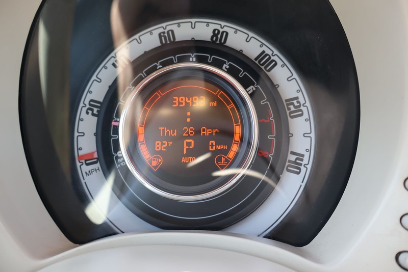 FIAT 500 Vehicle Full-screen Gallery Image 22