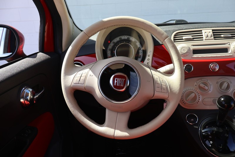 FIAT 500 Vehicle Full-screen Gallery Image 23