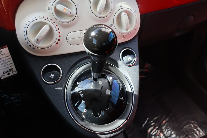 FIAT 500 Vehicle Full-screen Gallery Image 28