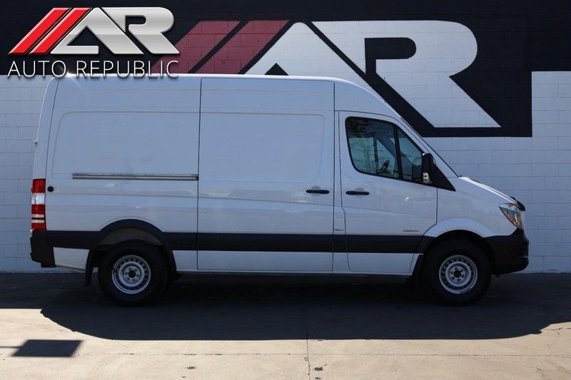 Mercedes-Benz Sprinter Cargo Vans Vehicle Full-screen Gallery Image 01