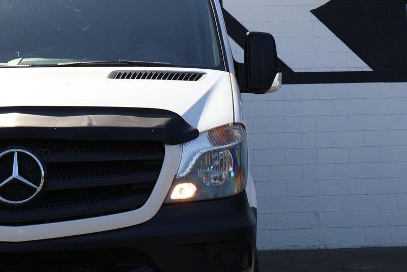 Mercedes-Benz Sprinter Cargo Vans Vehicle Full-screen Gallery Image 04