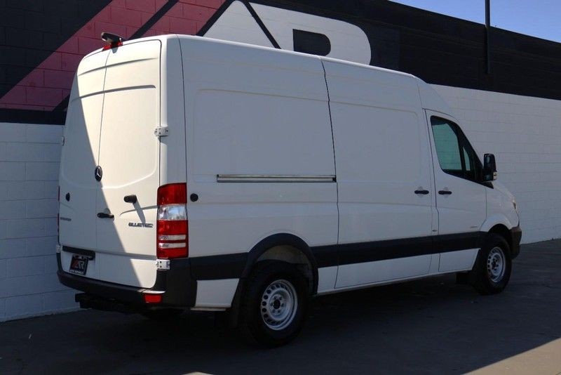 Mercedes-Benz Sprinter Cargo Vans Vehicle Full-screen Gallery Image 05