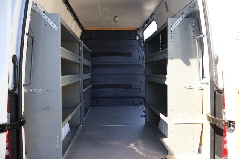 Mercedes-Benz Sprinter Cargo Vans Vehicle Full-screen Gallery Image 09