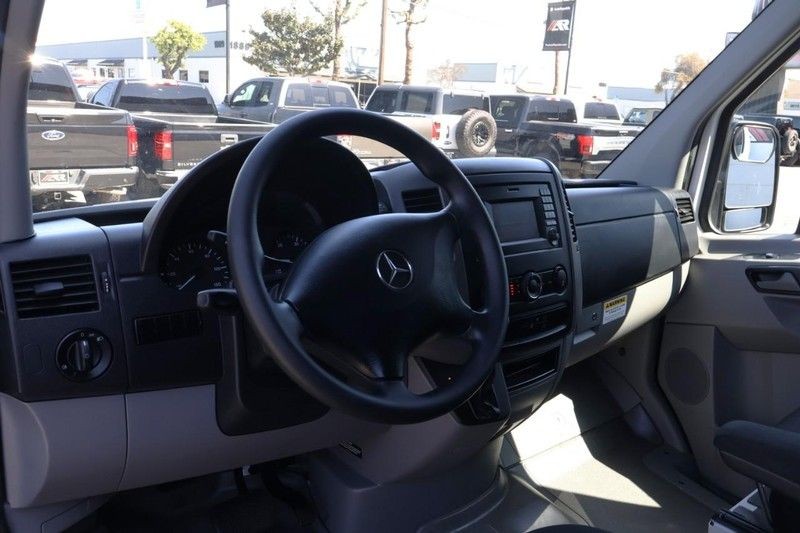 Mercedes-Benz Sprinter Cargo Vans Vehicle Full-screen Gallery Image 18