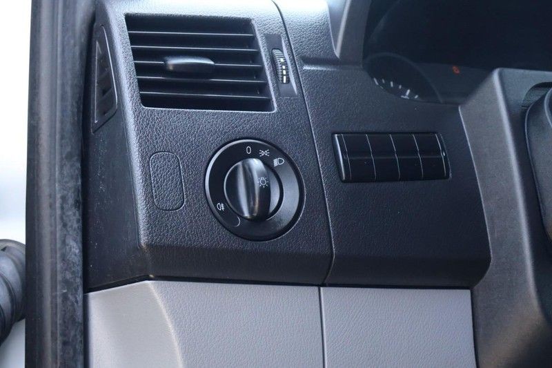 Mercedes-Benz Sprinter Cargo Vans Vehicle Full-screen Gallery Image 19