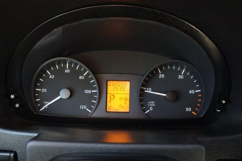 Mercedes-Benz Sprinter Cargo Vans Vehicle Full-screen Gallery Image 27