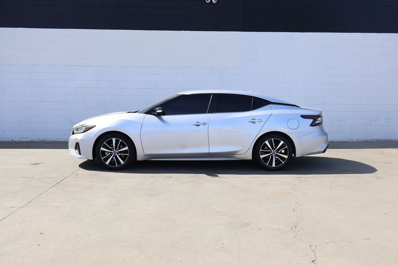 Nissan Maxima Vehicle Full-screen Gallery Image 07