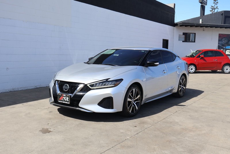 Nissan Maxima Vehicle Full-screen Gallery Image 08