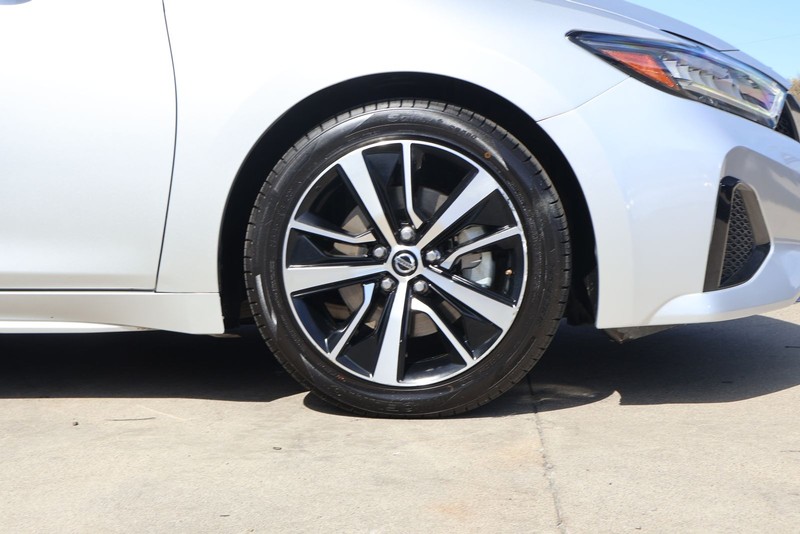 Nissan Maxima Vehicle Full-screen Gallery Image 10