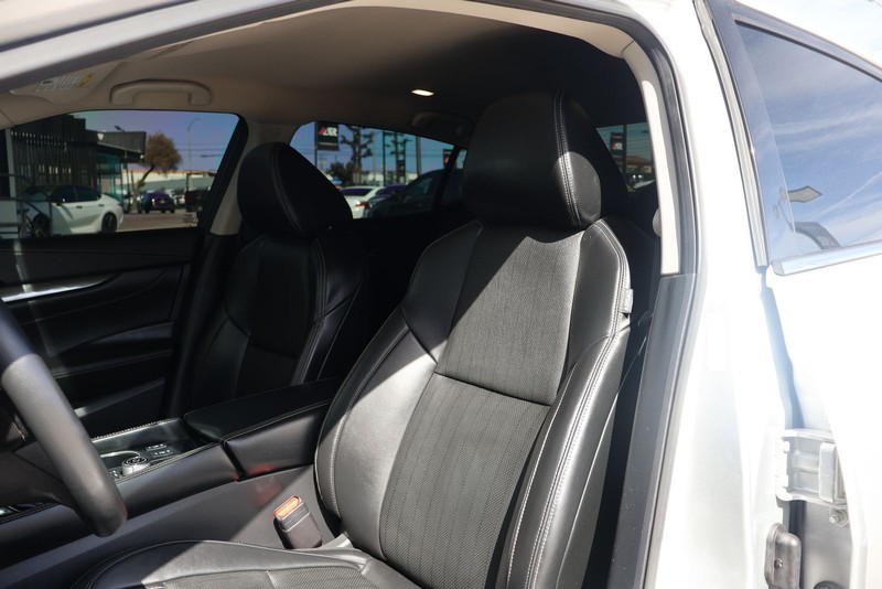 Nissan Maxima Vehicle Full-screen Gallery Image 14