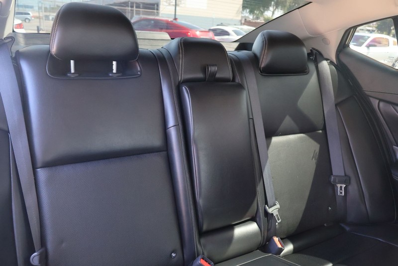 Nissan Maxima Vehicle Full-screen Gallery Image 18