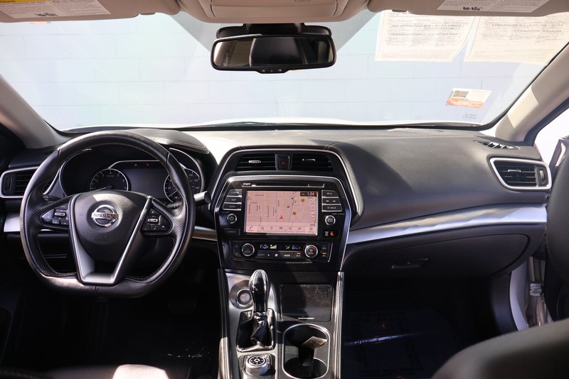 Nissan Maxima Vehicle Full-screen Gallery Image 20