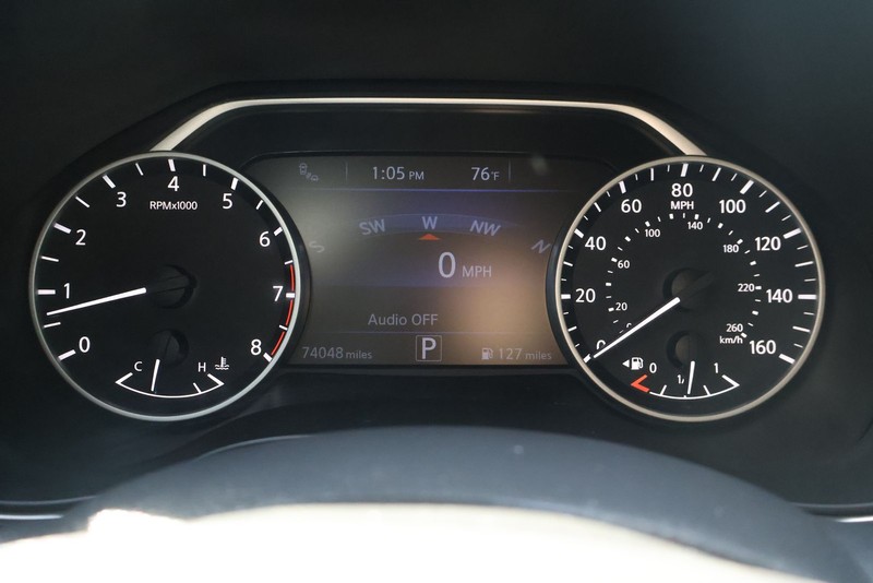 Nissan Maxima Vehicle Full-screen Gallery Image 21