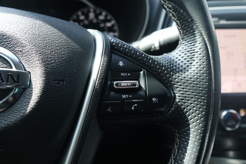 Nissan Maxima Vehicle Full-screen Gallery Image 24