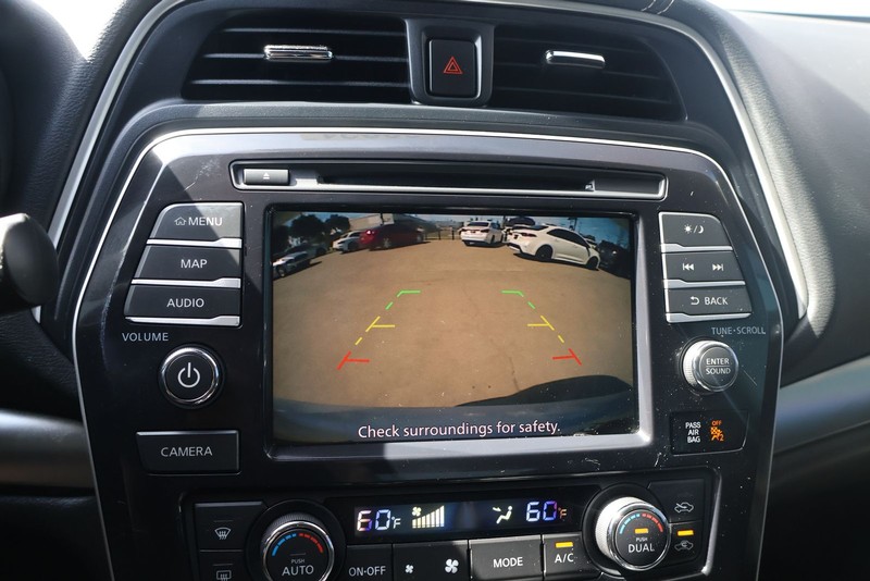 Nissan Maxima Vehicle Full-screen Gallery Image 27