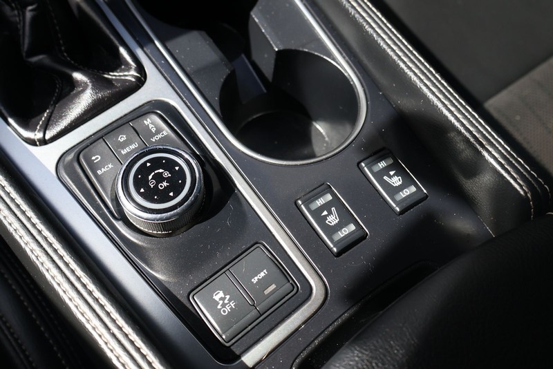 Nissan Maxima Vehicle Full-screen Gallery Image 29