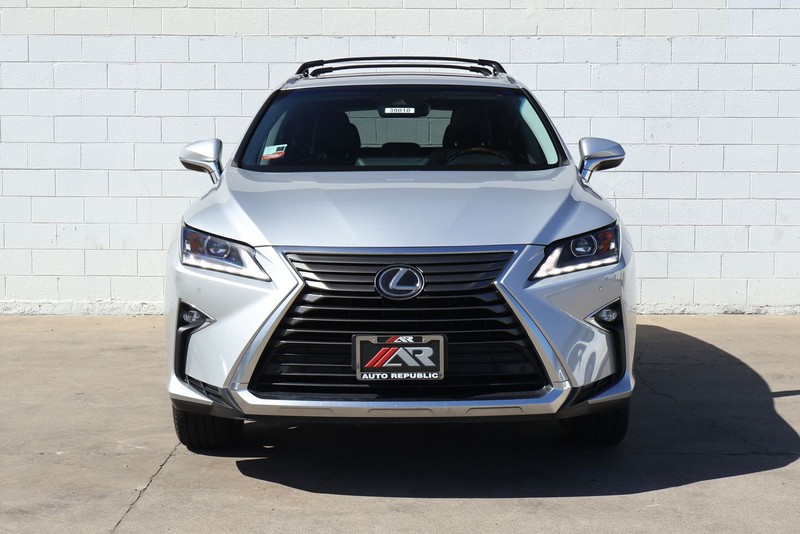 Lexus RX Vehicle Full-screen Gallery Image 02