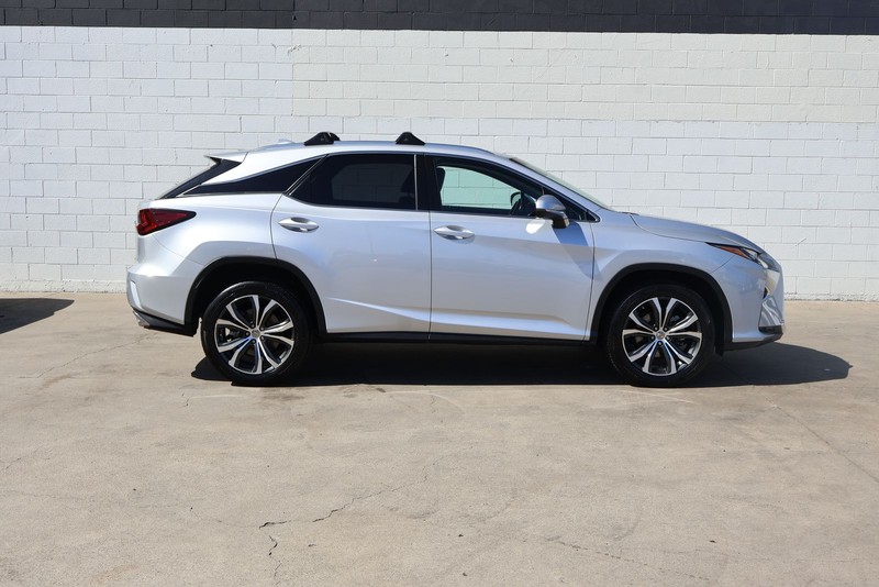 Lexus RX Vehicle Full-screen Gallery Image 04