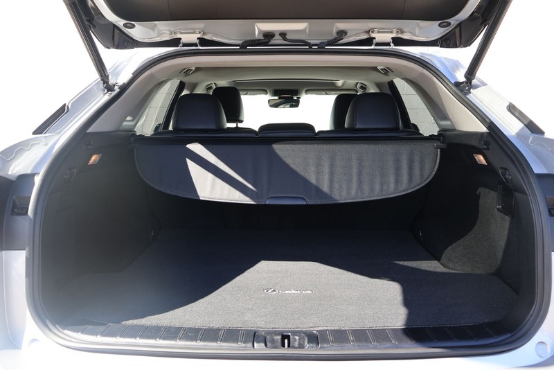 Lexus RX Vehicle Full-screen Gallery Image 08