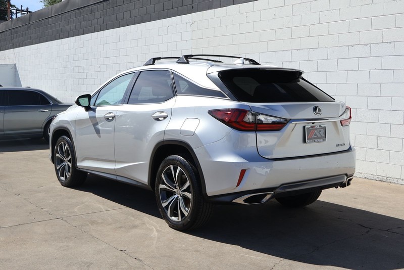 Lexus RX Vehicle Full-screen Gallery Image 10