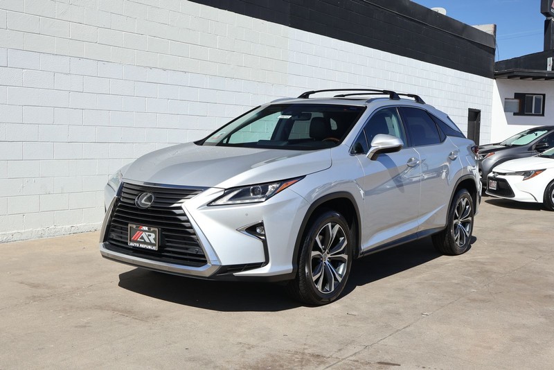 Lexus RX Vehicle Full-screen Gallery Image 12